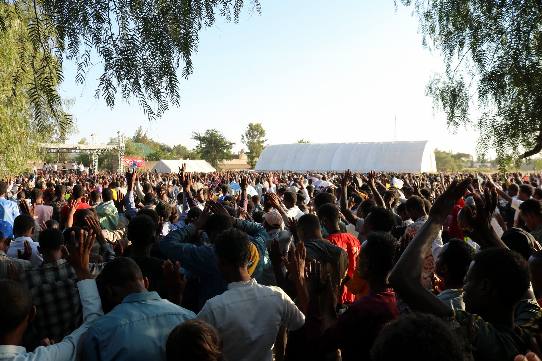Wide crowd