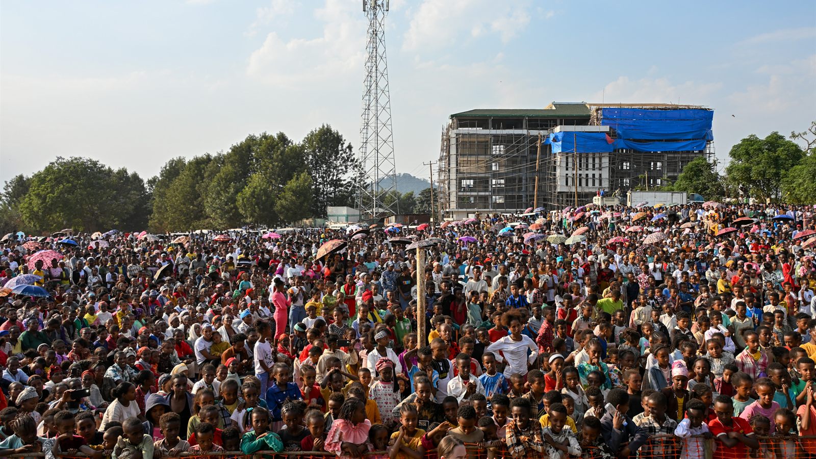 Bedele crusade crowd